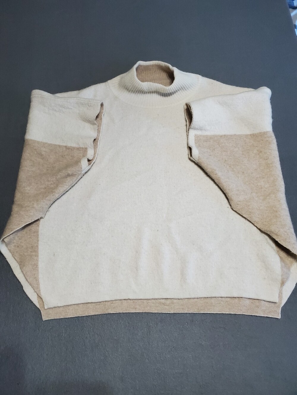 Note di Anita Merino Wool, Viscose, Nylon & Cashmere sweater shawl/poncho/cape